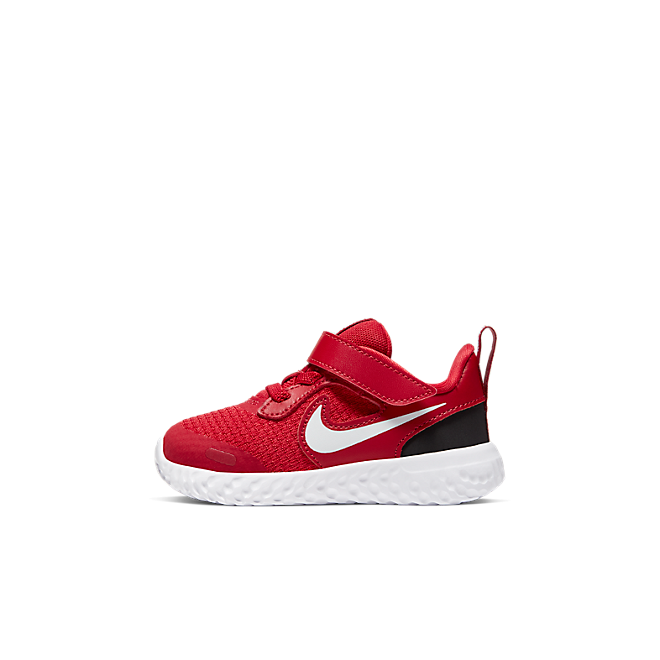 Nike Revolution 5