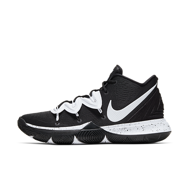 nike kyrie 5 team white black