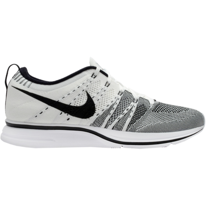 nike flyknit training shoes