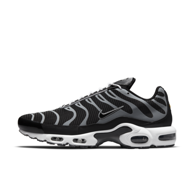 air max plus black white