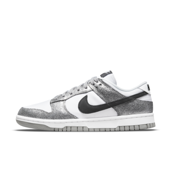 nike dunk low se silver