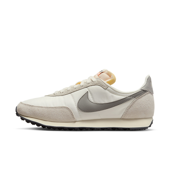 nike waffle tan