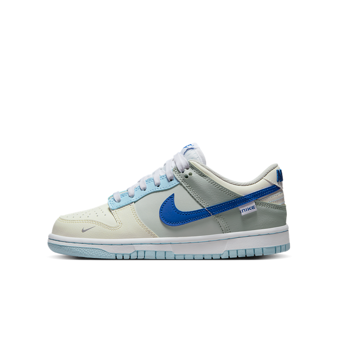 Nike Dunk Low GS 'Ivory Hyper Royal' | Sneakerjagers