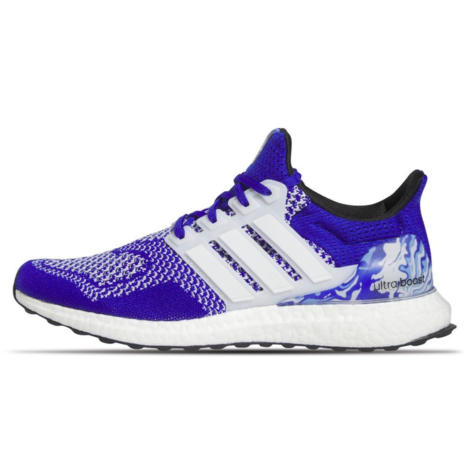 adidas gazelle silver green womens adidas ULTRABOOST 22 Running Shoes | Triple White