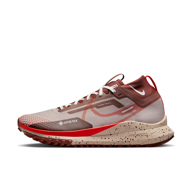 トラン　　4つ Nike Pegasus Trail 4 GORE | DJ7926-200 | The Drop Date
