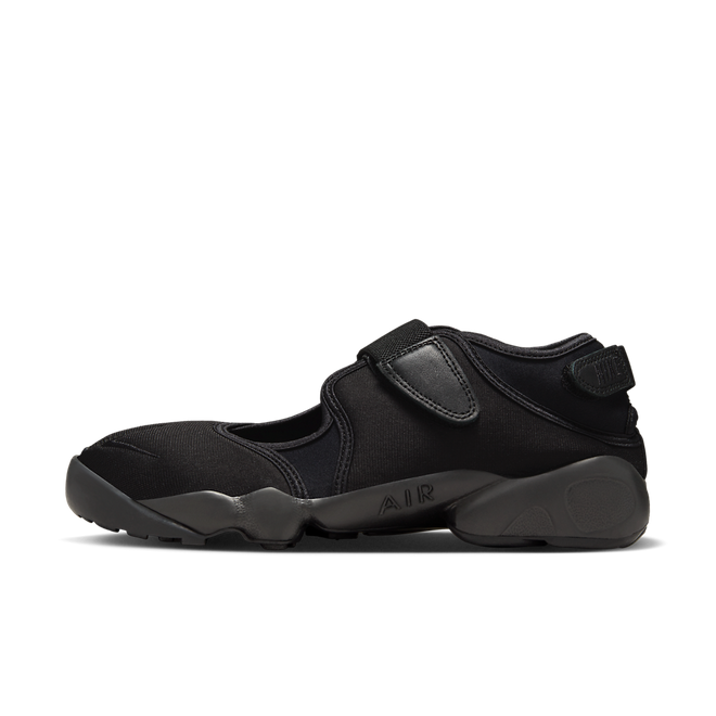 Nike Air Rift WMNS 'Triple Black' | Sneakerjagers