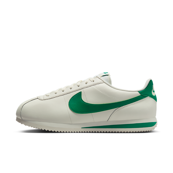 white nike cortez mens