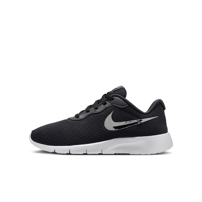 Nike tanjun black nyc best sale