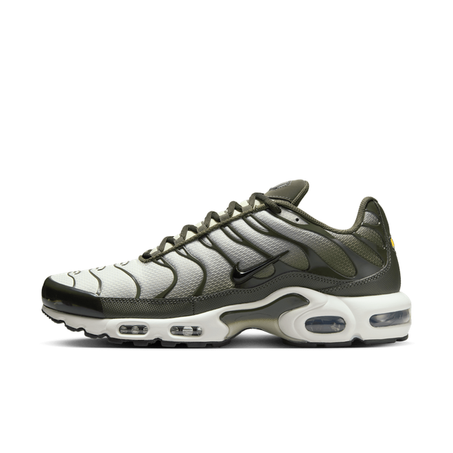 Air max plus olive cargo online