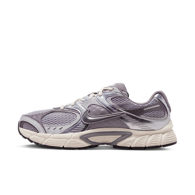◆正規品◆NIKE V5 RNR WHITE PARACHUTE BEIGE◆関税込◆人気◆ Nike V5 RNR Parachute Beige Metallic Pewter メンズ - HJ5228