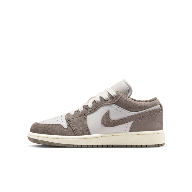 Air Jordan 1 Low Big Kids' | 553560-026 | The Drop Date
