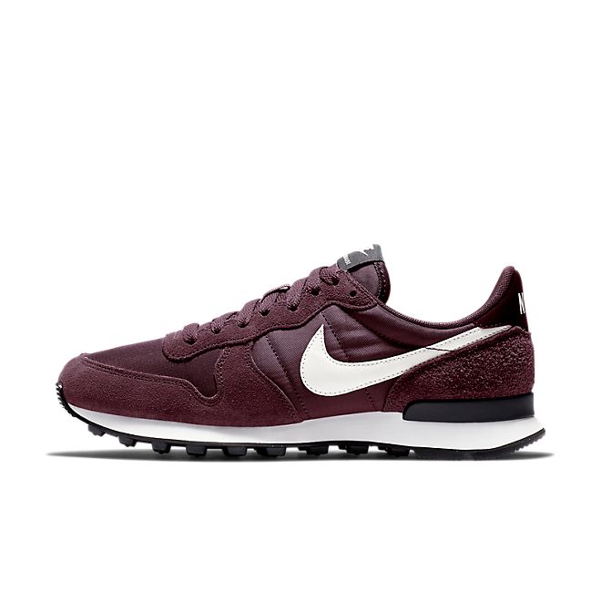 nike internationalist burgundy crush