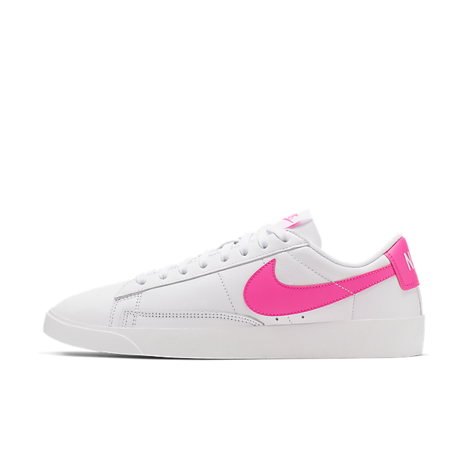 nike blazer low le pink