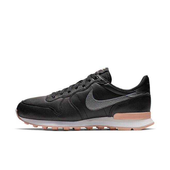 nike premium internationalist
